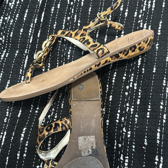 Marc Fisher thong sandal, patent leopard print with gold chain detail, size 10 - Picture 5 of 8